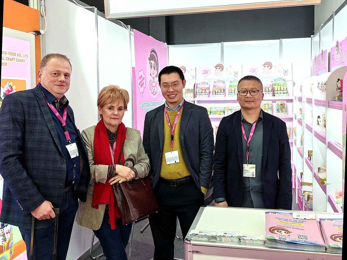 Polish buyers with the LUSKY export team at our trade-fair booth