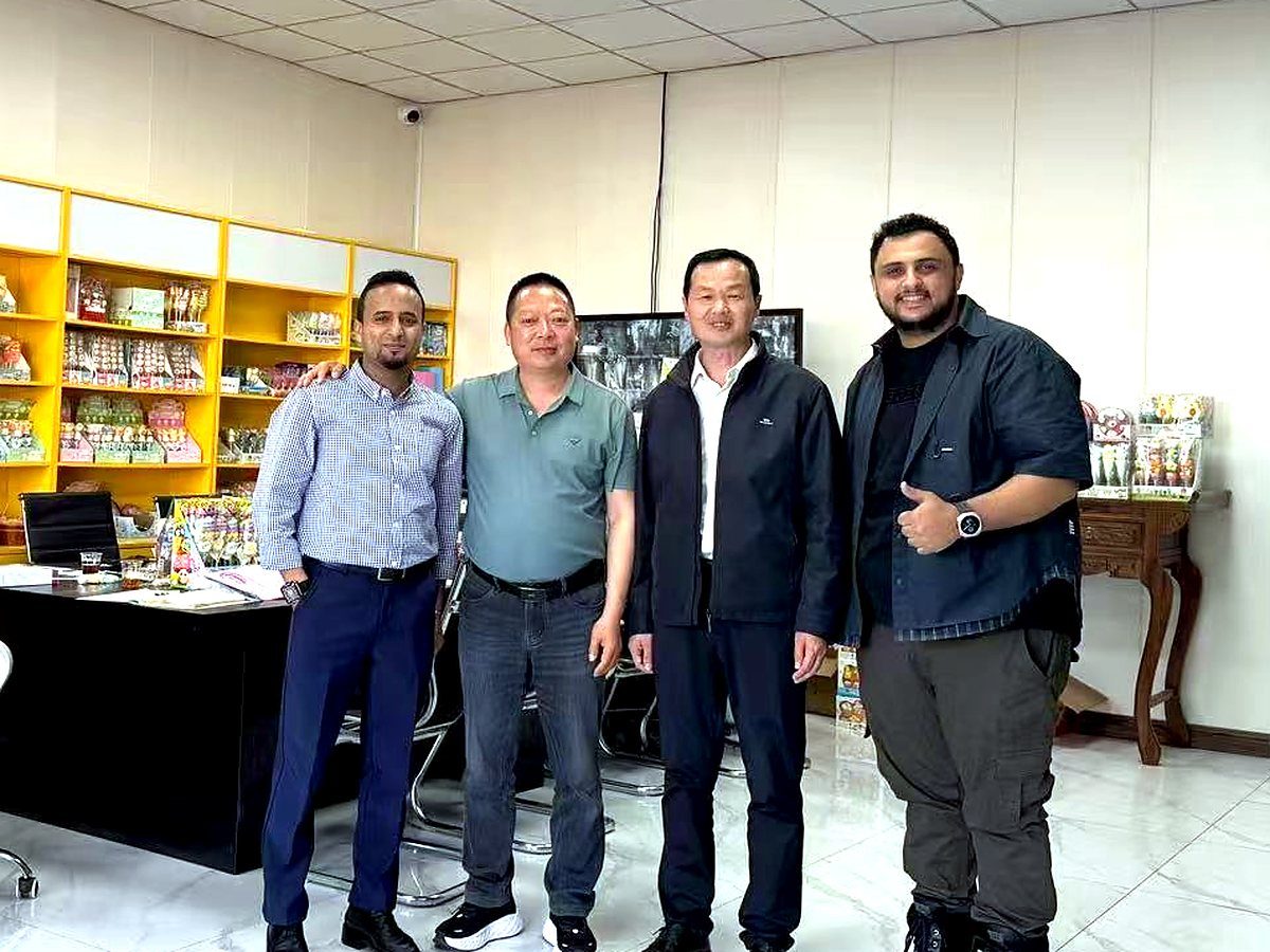 Distributors visiting the LUSKY showroom